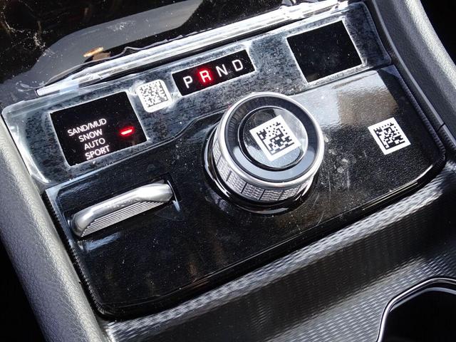 Photo of 2025 Diamond Black Crystal Pearlcoat Jeep Grand Cherokee L