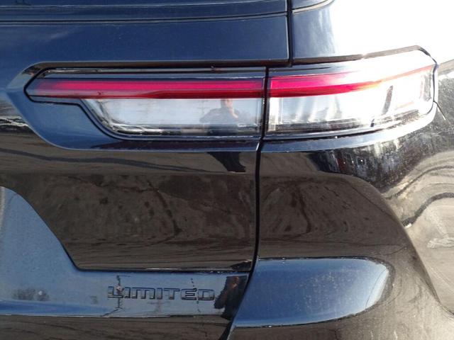 Photo of 2025 Diamond Black Crystal Pearlcoat Jeep Grand Cherokee L