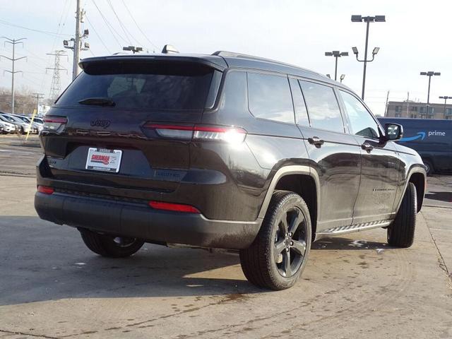 Photo of 2025 Diamond Black Crystal Pearlcoat Jeep Grand Cherokee L