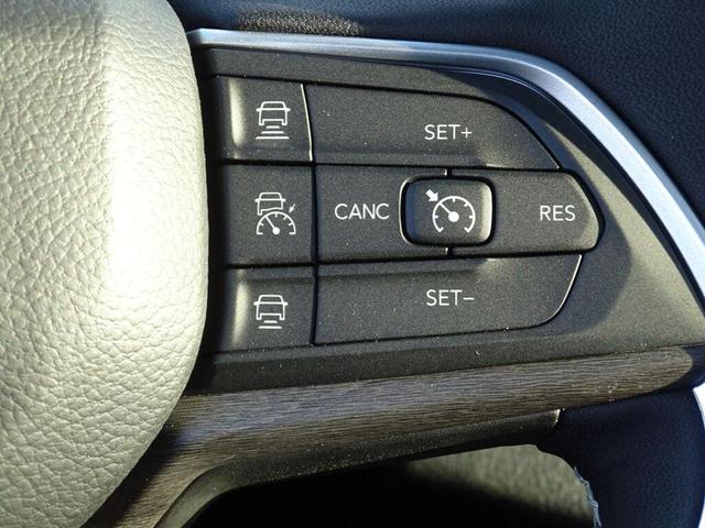 Photo of 2025 Diamond Black Crystal Pearlcoat Jeep Grand Cherokee L
