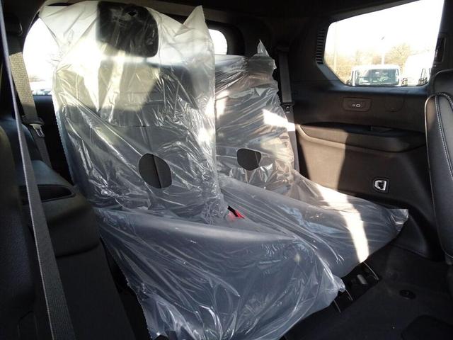 Photo of 2025 Diamond Black Crystal Pearlcoat Jeep Grand Cherokee L