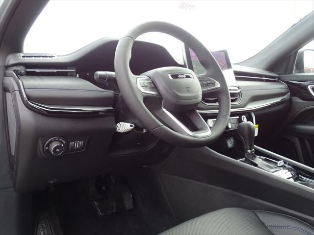 Photo of 2025 Silver Zynith Metallic Clearcoat Jeep Compass