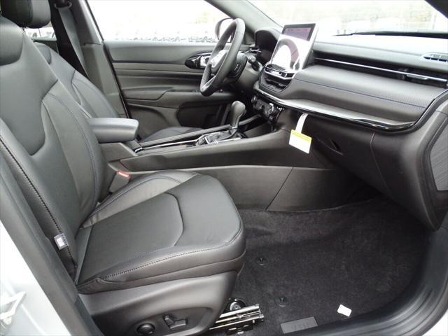 Photo of 2025 Silver Zynith Metallic Clearcoat Jeep Compass