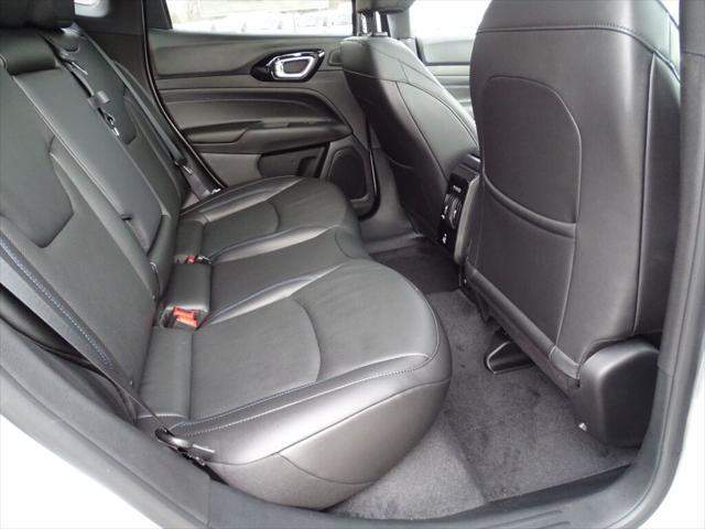 Photo of 2025 Silver Zynith Metallic Clearcoat Jeep Compass
