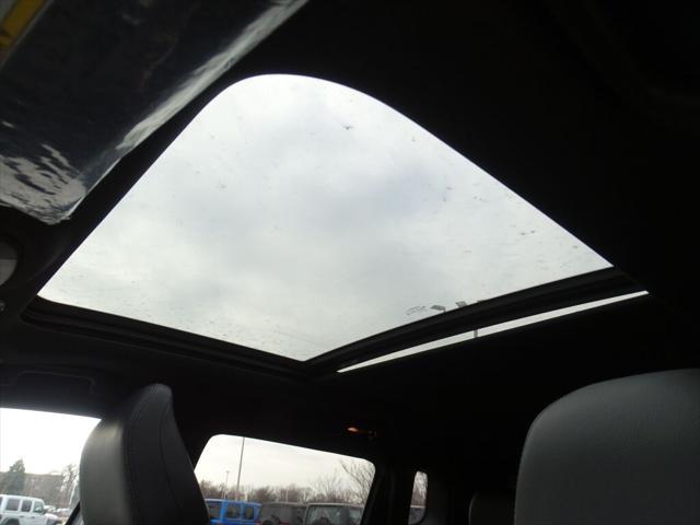 Photo of 2025 Silver Zynith Metallic Clearcoat Jeep Compass