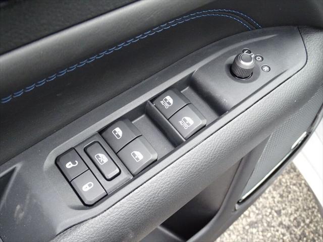 Photo of 2025 Silver Zynith Metallic Clearcoat Jeep Compass