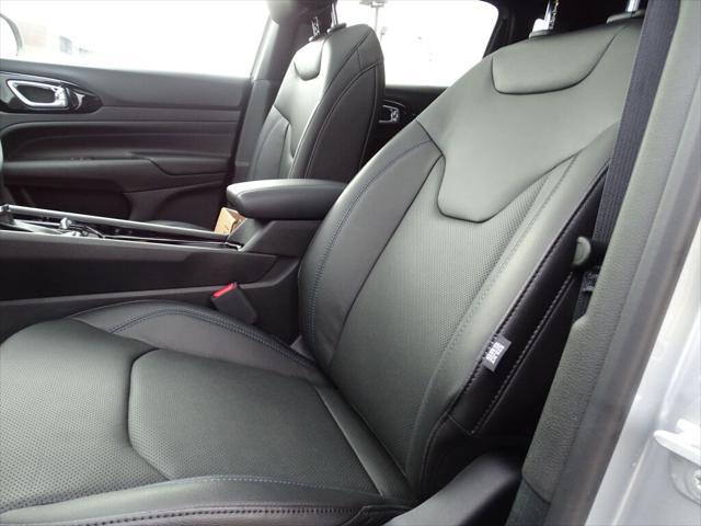 Photo of 2025 Silver Zynith Metallic Clearcoat Jeep Compass