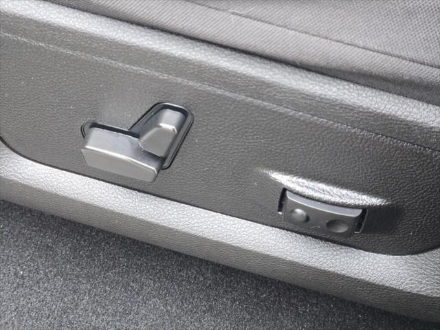 Photo of 2023 Diamond Black Crystal Pearlcoat RAM 1500 Classic
