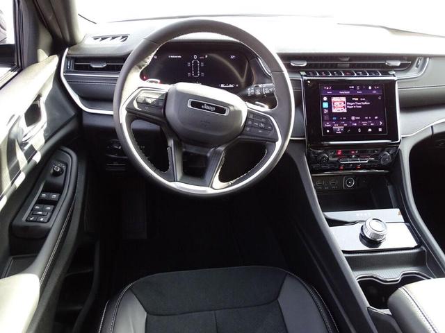 Photo of 2025 Silver Zynith Jeep Grand Cherokee L