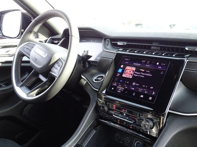 Photo of 2025 Silver Zynith Jeep Grand Cherokee L