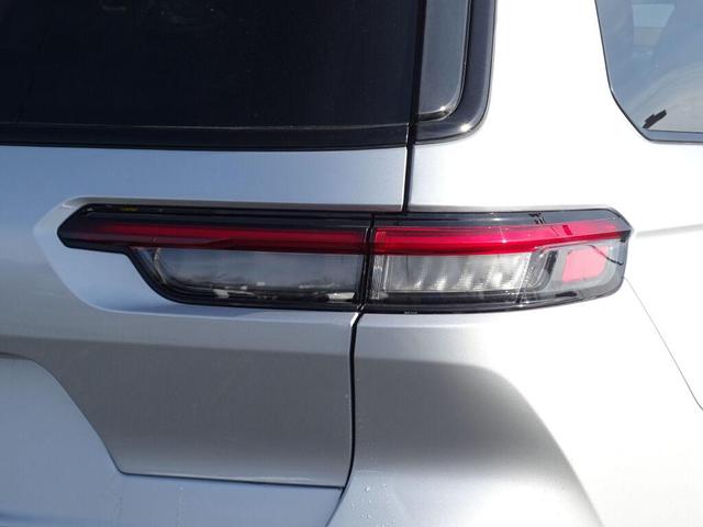 Photo of 2025 Silver Zynith Jeep Grand Cherokee L