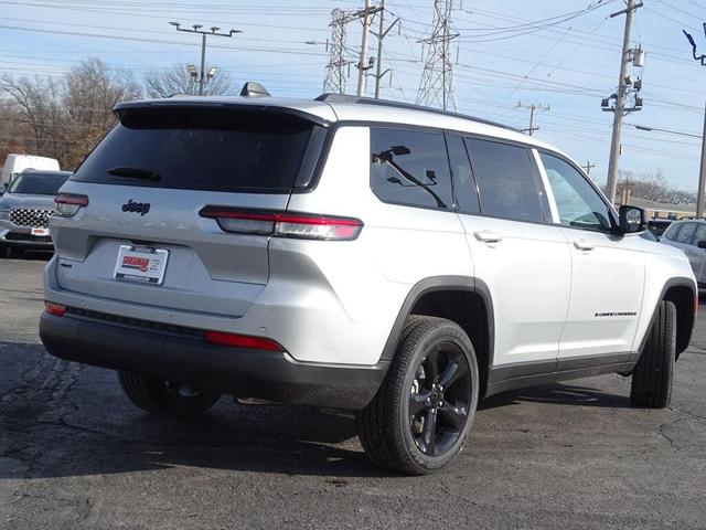Photo of 2025 Silver Zynith Jeep Grand Cherokee L