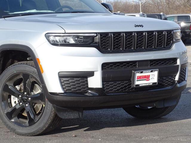 Photo of 2025 Silver Zynith Jeep Grand Cherokee L