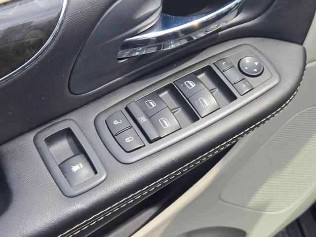 Photo of 2014 Mocha Java Pearlcoat Chrysler Town & Country