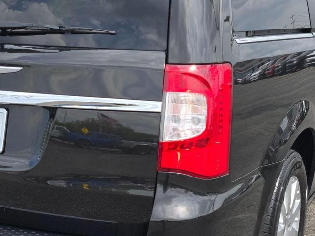 Photo of 2014 Mocha Java Pearlcoat Chrysler Town & Country