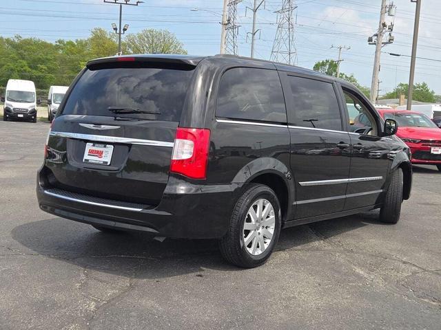 Photo of 2014 Mocha Java Pearlcoat Chrysler Town & Country