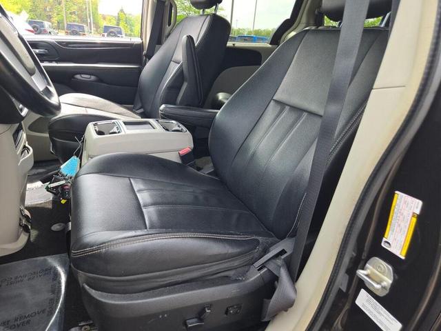 Photo of 2014 Mocha Java Pearlcoat Chrysler Town & Country