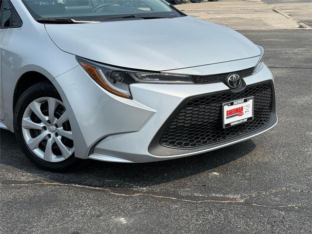 Photo of 2022 Classic Silver Metallic Toyota Corolla