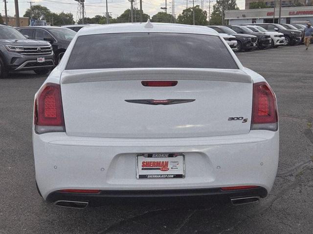 Photo of 2023 Bright White Clearcoat Chrysler 300