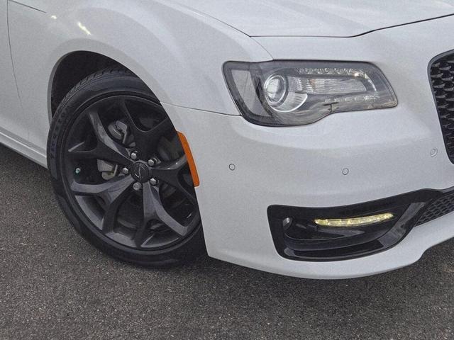 Photo of 2023 Bright White Clearcoat Chrysler 300
