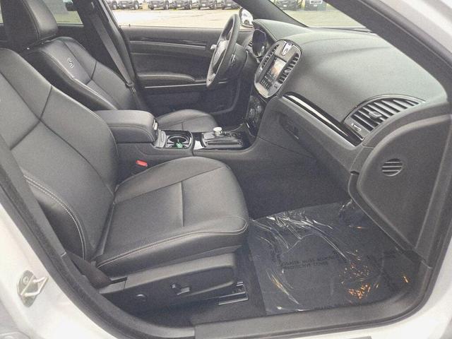 Photo of 2023 Bright White Clearcoat Chrysler 300