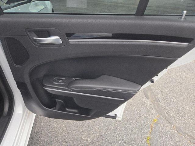 Photo of 2023 Bright White Clearcoat Chrysler 300