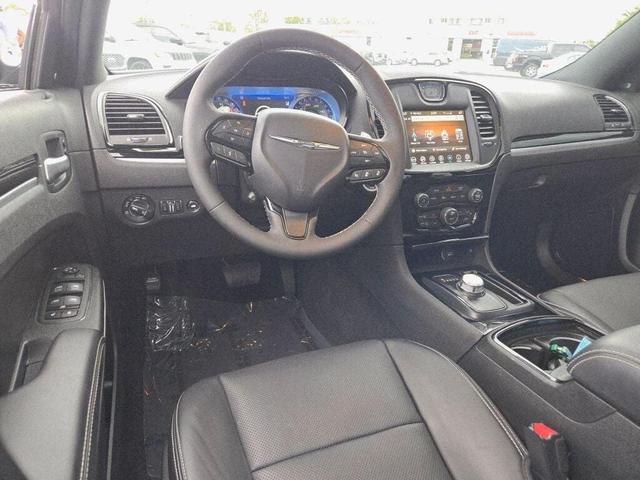 Photo of 2023 Bright White Clearcoat Chrysler 300