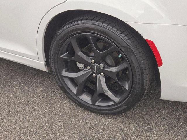 Photo of 2023 Bright White Clearcoat Chrysler 300