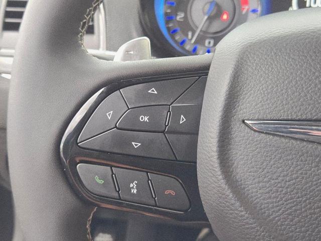 Photo of 2023 Bright White Clearcoat Chrysler 300