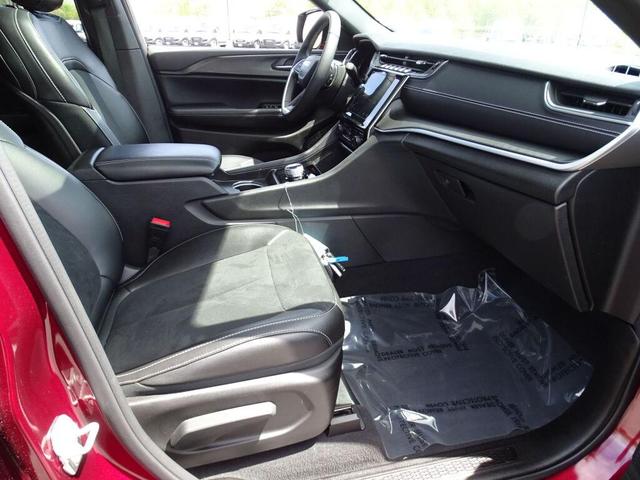 Photo of 2024 Velvet Red Pearlcoat Jeep Grand Cherokee