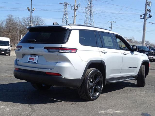 Photo of 2025 Silver Zynith Jeep Grand Cherokee L