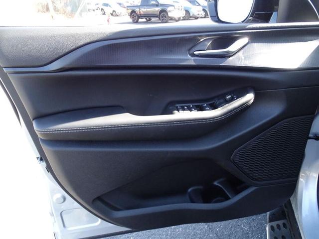 Photo of 2025 Silver Zynith Jeep Grand Cherokee L