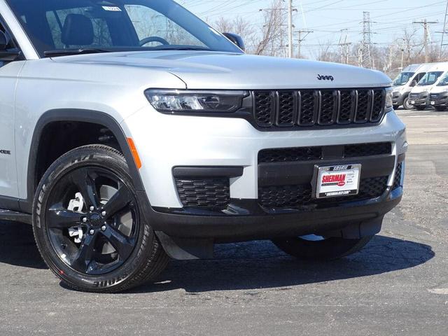 Photo of 2025 Silver Zynith Jeep Grand Cherokee L