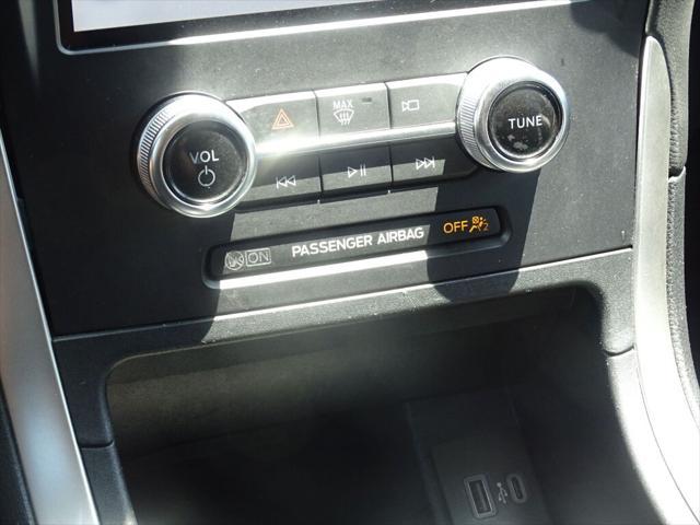 Photo of 2024 Oxford White Ford Edge