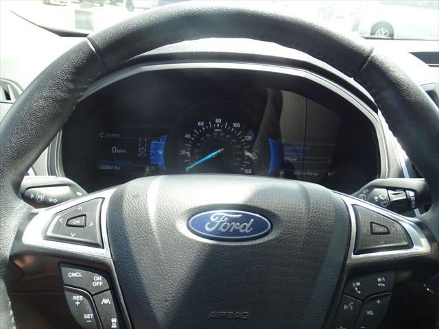 Photo of 2024 Oxford White Ford Edge