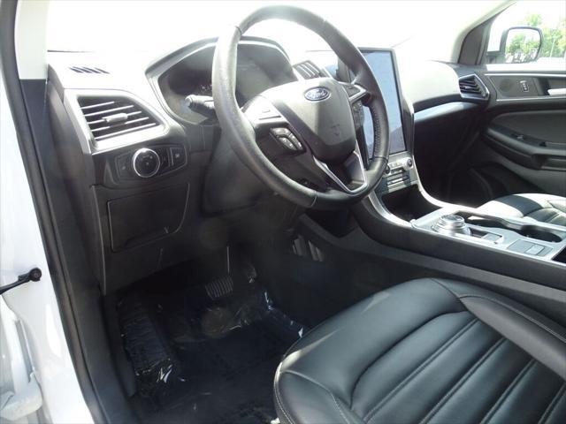 Photo of 2024 Oxford White Ford Edge