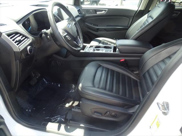Photo of 2024 Oxford White Ford Edge
