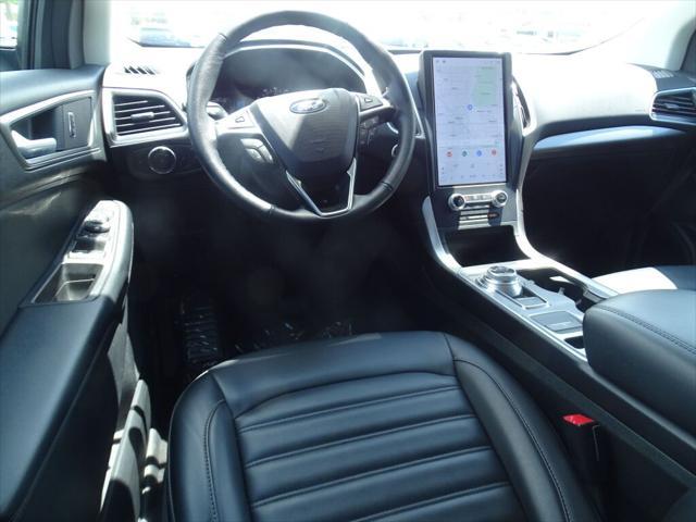 Photo of 2024 Oxford White Ford Edge