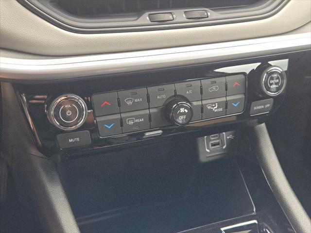 Photo of 2025 Bright White Clearcoat Jeep Compass