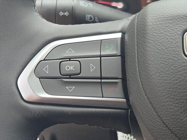 Photo of 2025 Bright White Clearcoat Jeep Compass