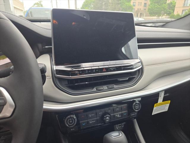 Photo of 2025 Bright White Clearcoat Jeep Compass