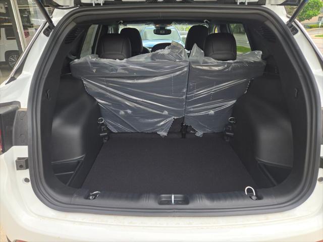 Photo of 2025 Bright White Clearcoat Jeep Compass