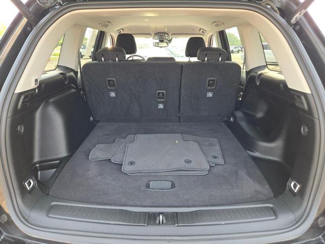 Photo of 2023 Diamond Black Crystal Pearlcoat Jeep Grand Cherokee