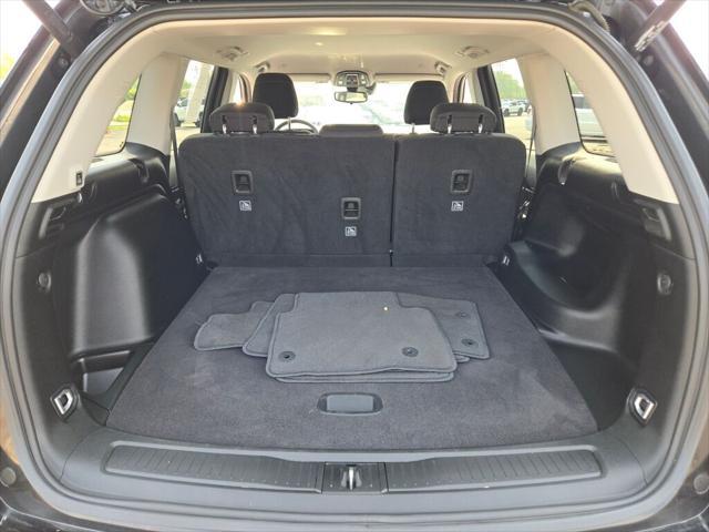 Photo of 2023 Diamond Black Crystal Pearlcoat Jeep Grand Cherokee