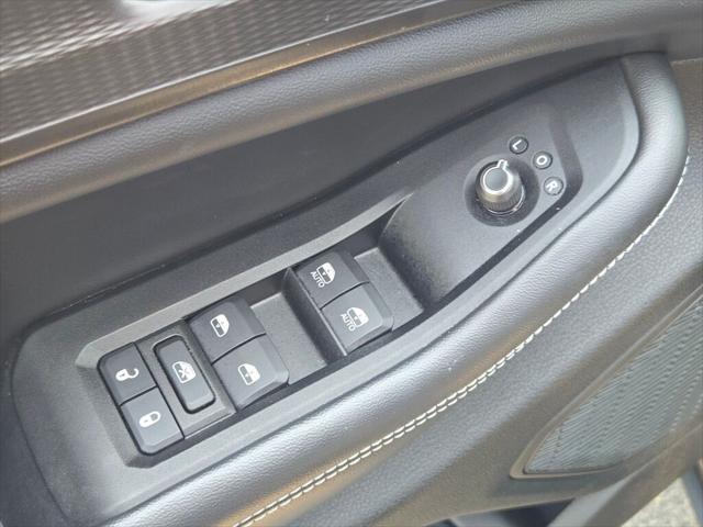 Photo of 2023 Diamond Black Crystal Pearlcoat Jeep Grand Cherokee