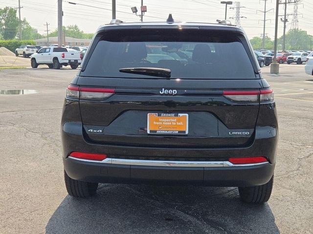 Photo of 2023 Diamond Black Crystal Pearlcoat Jeep Grand Cherokee