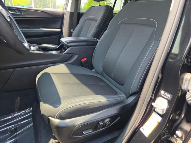 Photo of 2023 Diamond Black Crystal Pearlcoat Jeep Grand Cherokee