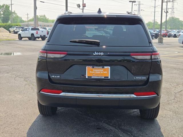Photo of 2023 Diamond Black Crystal Pearlcoat Jeep Grand Cherokee