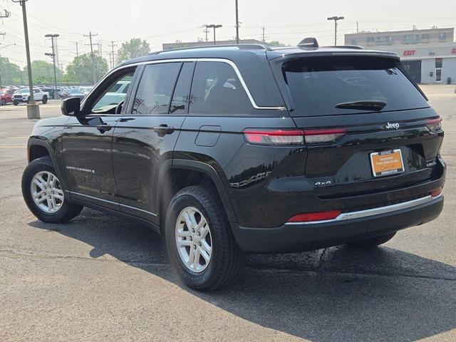 Photo of 2023 Diamond Black Crystal Pearlcoat Jeep Grand Cherokee