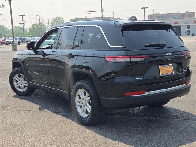 Photo of 2023 Diamond Black Crystal Pearlcoat Jeep Grand Cherokee